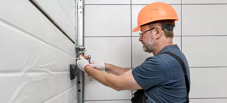 Commercial Garage Door Repair in Newtonbrook, ON