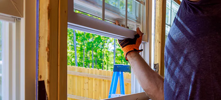 >Bay Window Curtain Rail Track in North York, Ontario