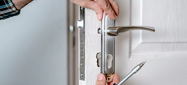 Front Door Knob Repair in Maple Leaf, ON